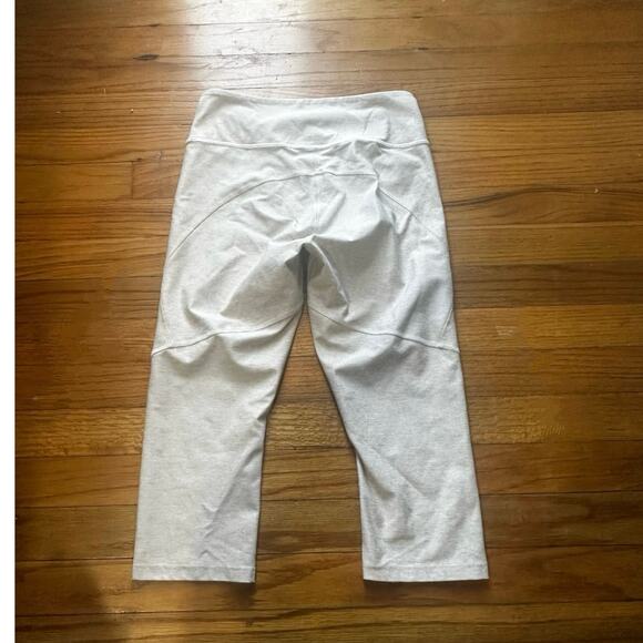 Outdoor Voices Cream Cropped Capri Leggings - Picture 2 of 5